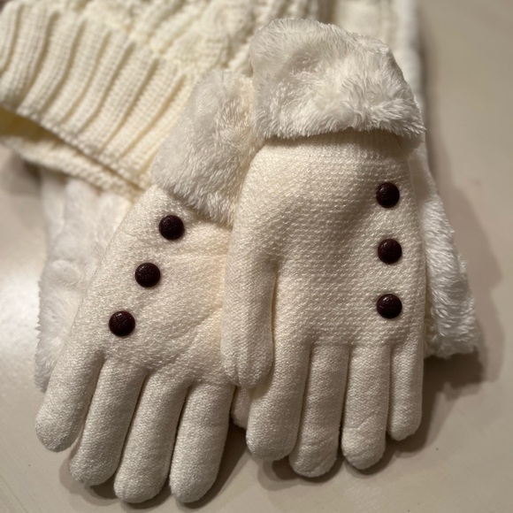 WINTER WHITE Infinity Scarf Hat Set NWT - Picture 2 of 9